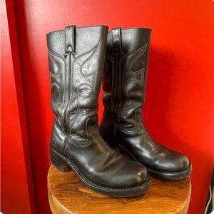 ~~SOLD~~FRYE Campus Embroidered Logo Black Western Boots 8.5 B